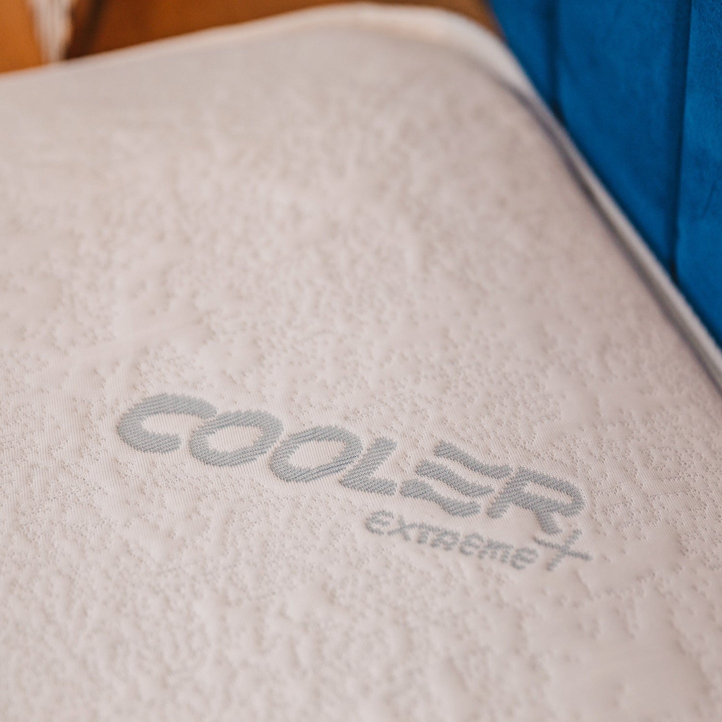 Dual Season Climate Control 2000 Pocket Sprung iGel Memory Foam Mattress