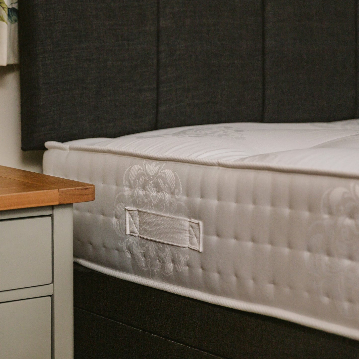 Knightsbridge 1000 Pocket Sprung Mattress CLEARANCE